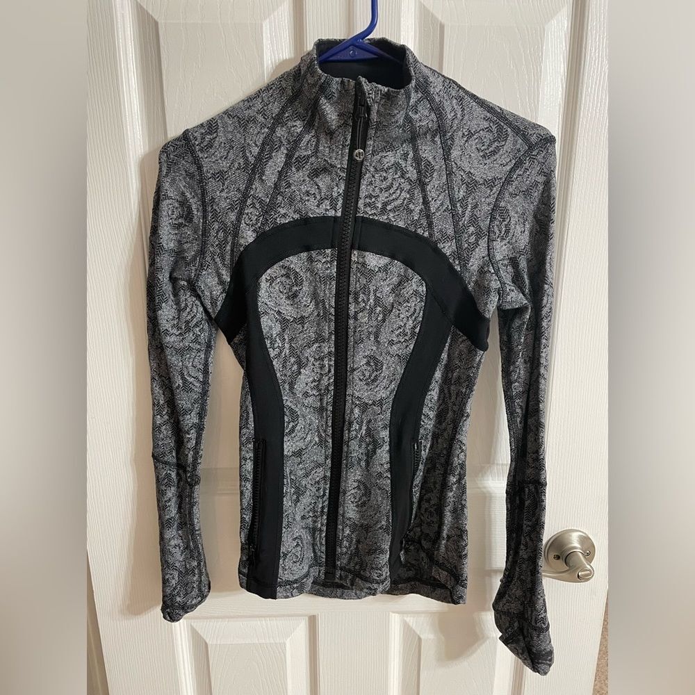Lululemon Define Rose Floral Black Grey Jacket Top Size 4 Black Grey Pri…